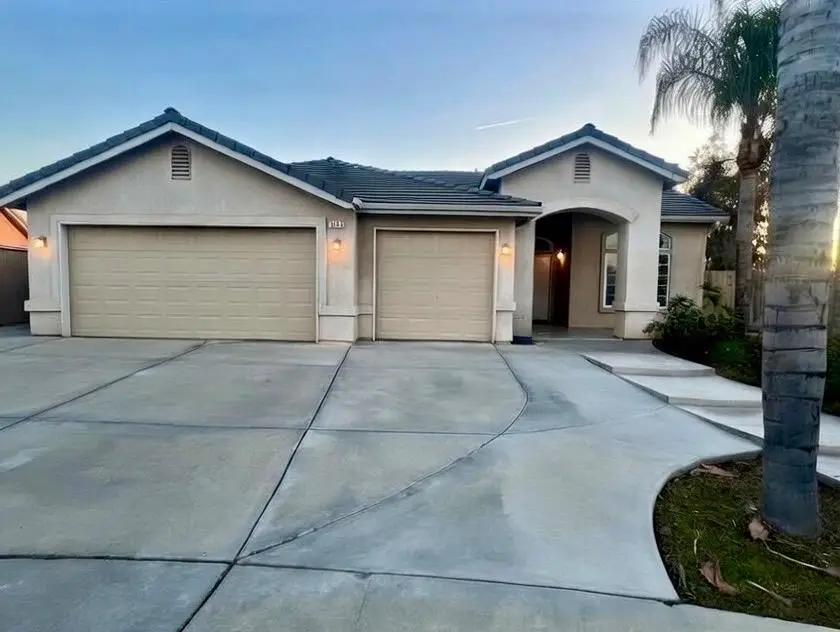 5448 E Kaviland Avenue, Fresno, CA 93727 - Image #1