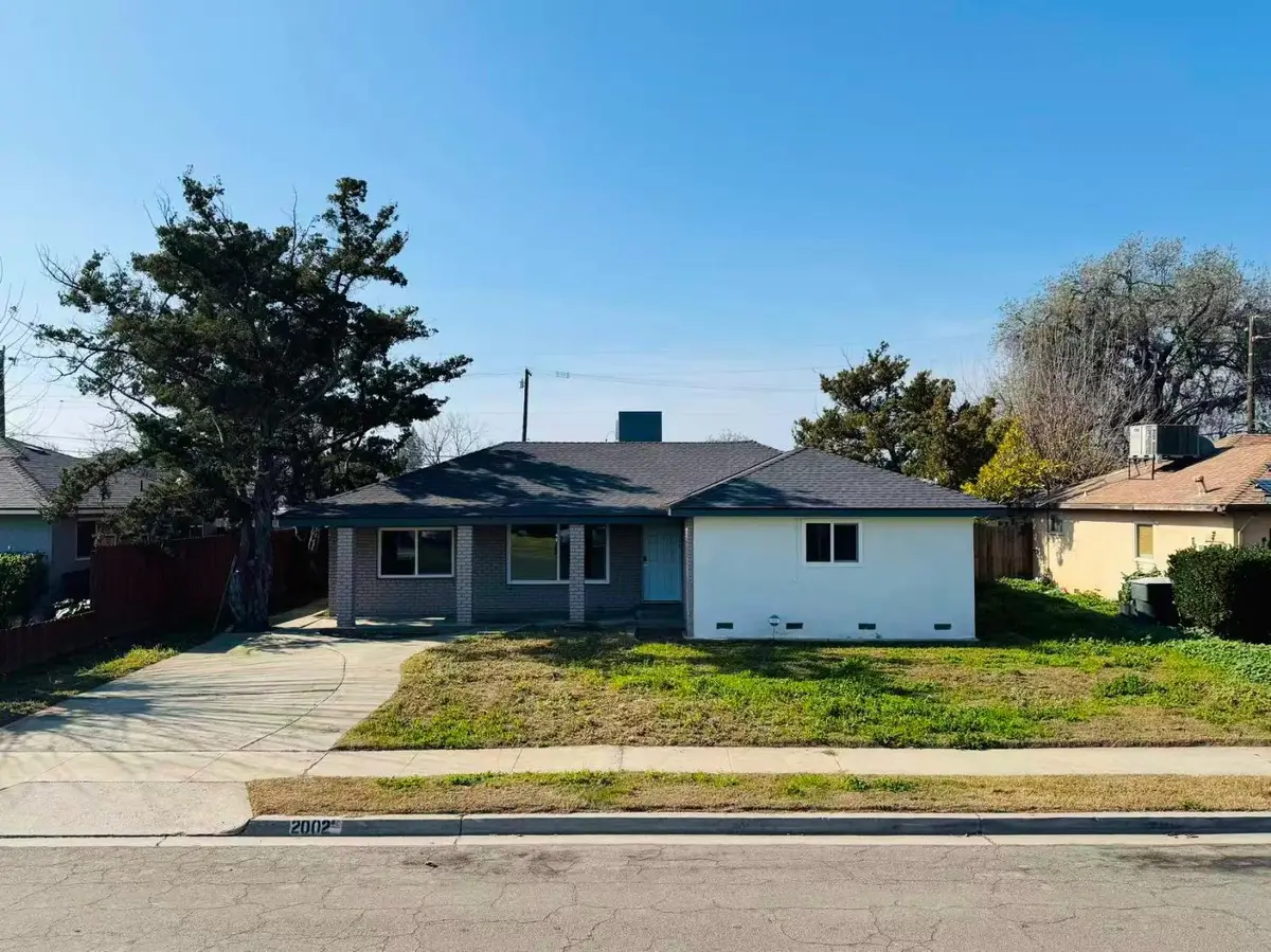 2002 N Woodridge Way, Hanford, CA 93230 - Image #1