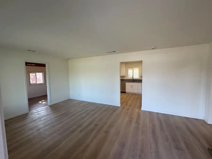 2002 N Woodridge Way, Hanford, CA 93230 - Image #3