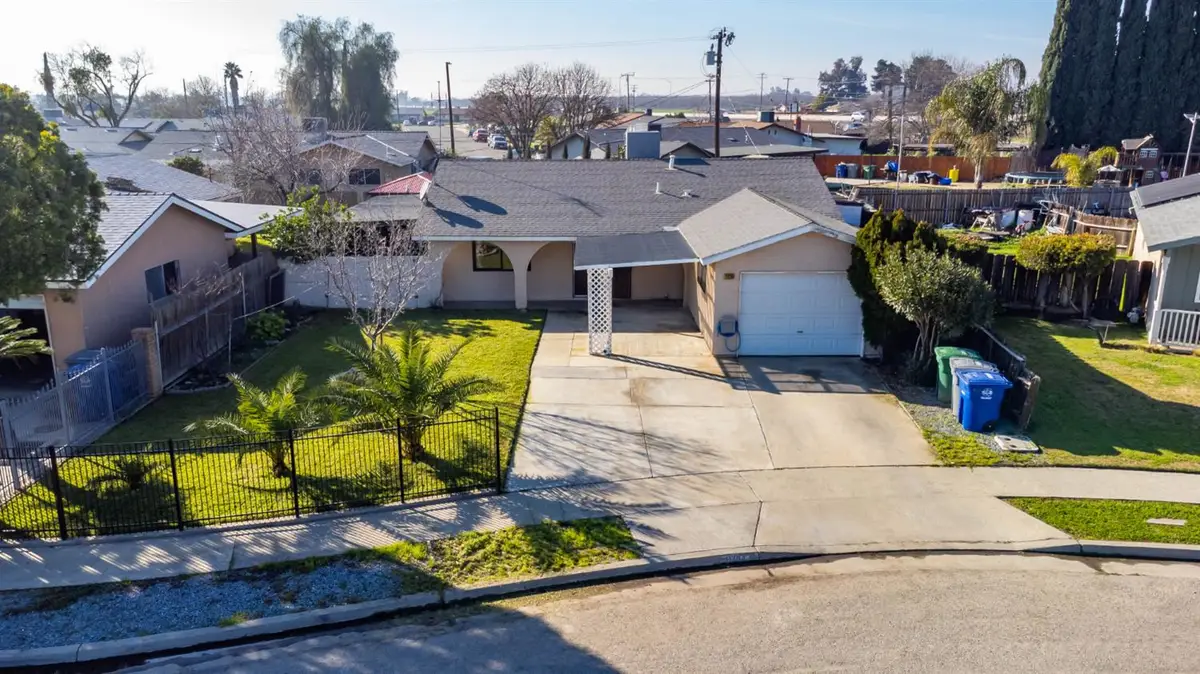 11384 Manzanita Street, Armona, CA 93202 - Image #1