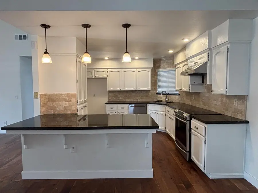 4249 W Capitola Avenue, Fresno, CA 93722 - Image #2