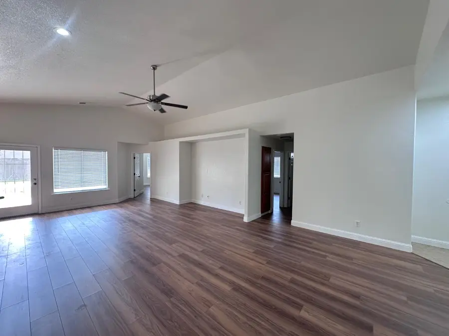 5491 W Ashcroft Avenue, Fresno, CA 93722 - Image #3