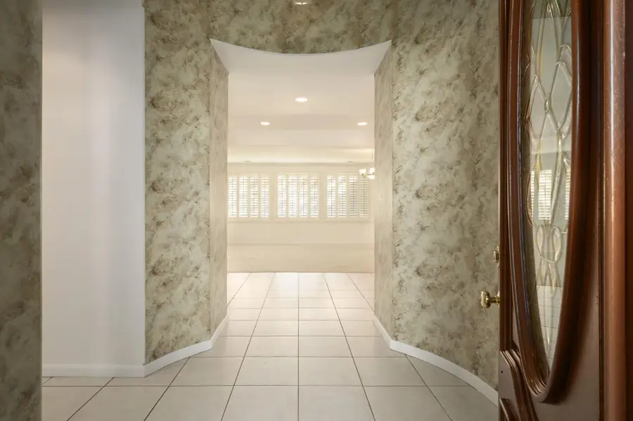 2452 E Marquise Court, Fresno, CA 93720 - Image #2