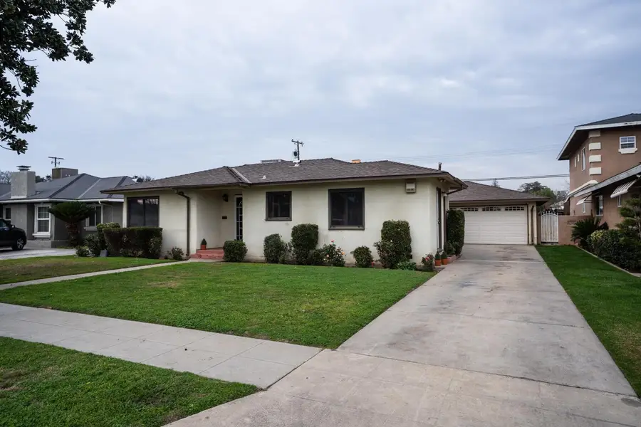 322 W Fountain Way, Fresno, CA 93705 - #2