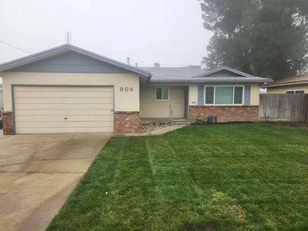 904 W Santa Ana Avenue, Clovis, CA 93612