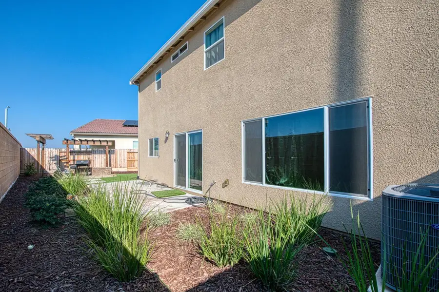 987 N Filbert Avenue, Fresno, CA 93727 - #3