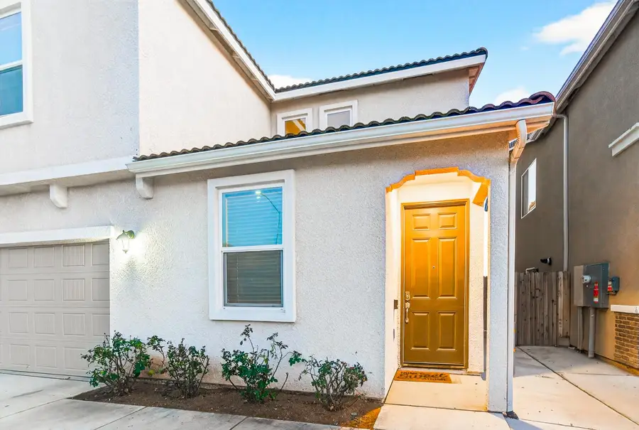 4910 E Alexander Ave, Fresno, CA 93725 - #2