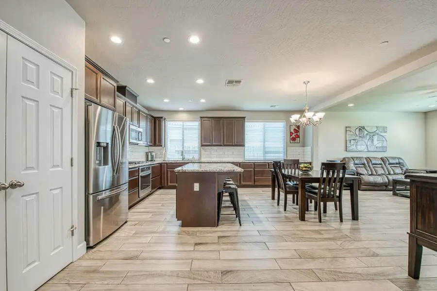 3830 Leigh Lane, Clovis, CA 93619 - #3