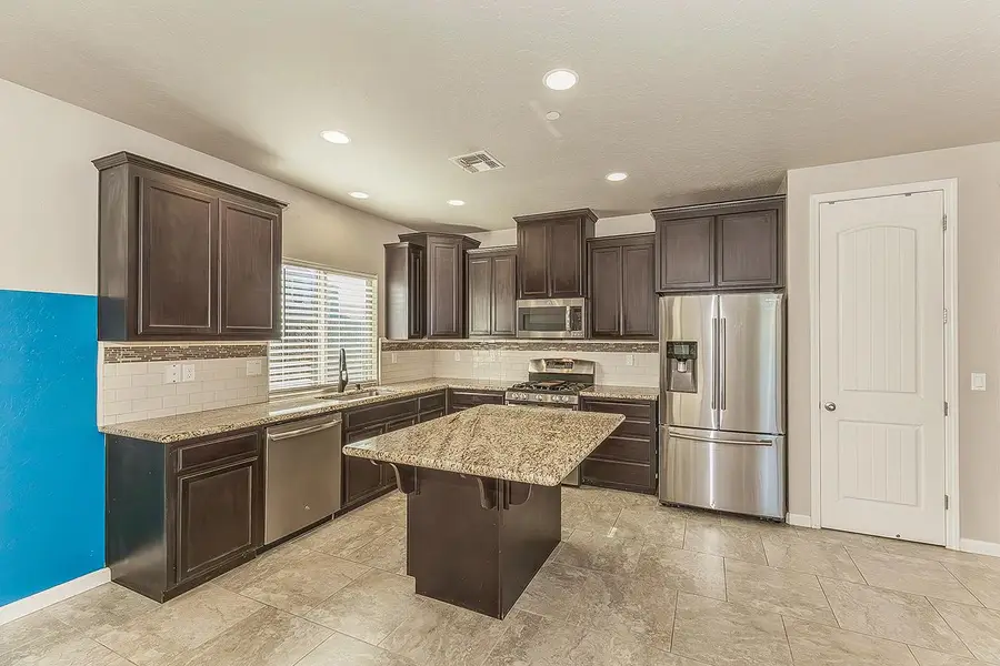 3028 N Hornet Avenue, Fresno, CA 93737 - #2