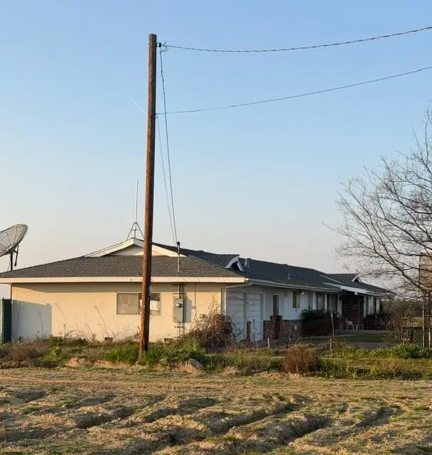 5747 S Clovis Avenue, Fresno, CA 93725 - #2