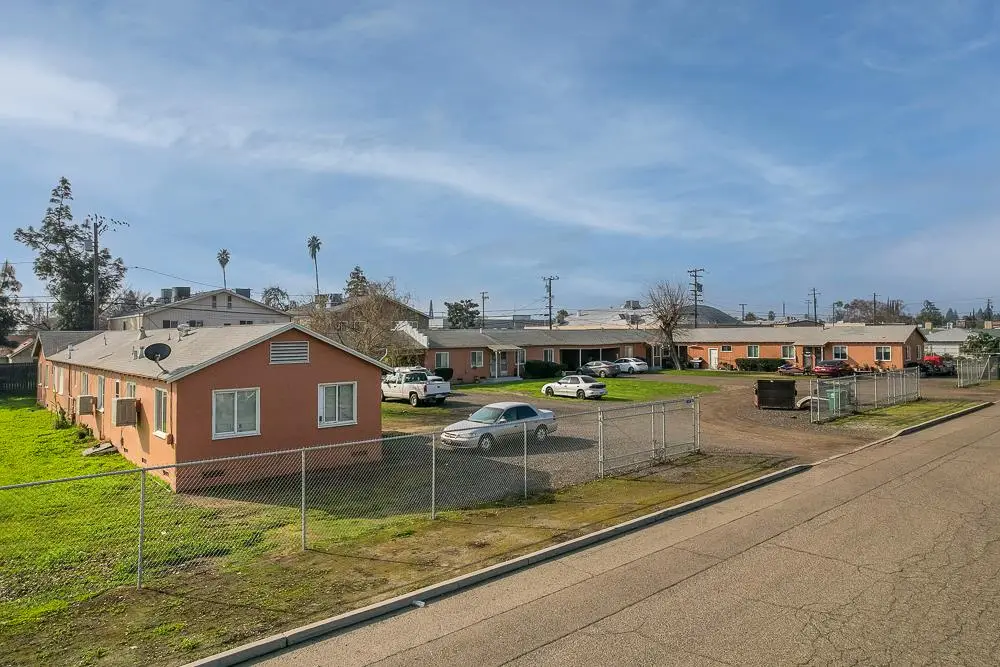 2702 E Hedges Avenue, Fresno, CA 93703 - #1