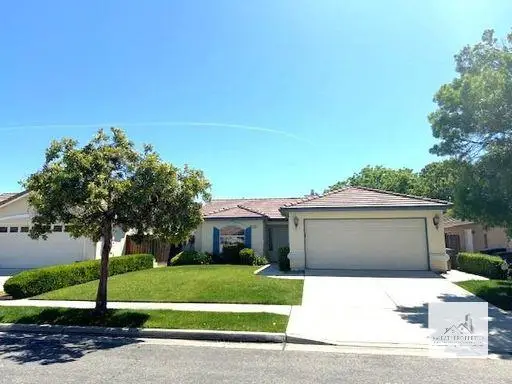 7440 N Mansionette Drive, Fresno, CA 93720