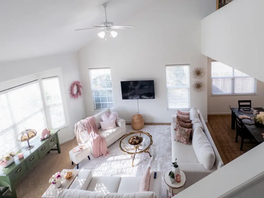 337 E Village Drive, Dinuba, CA 93618 - #2