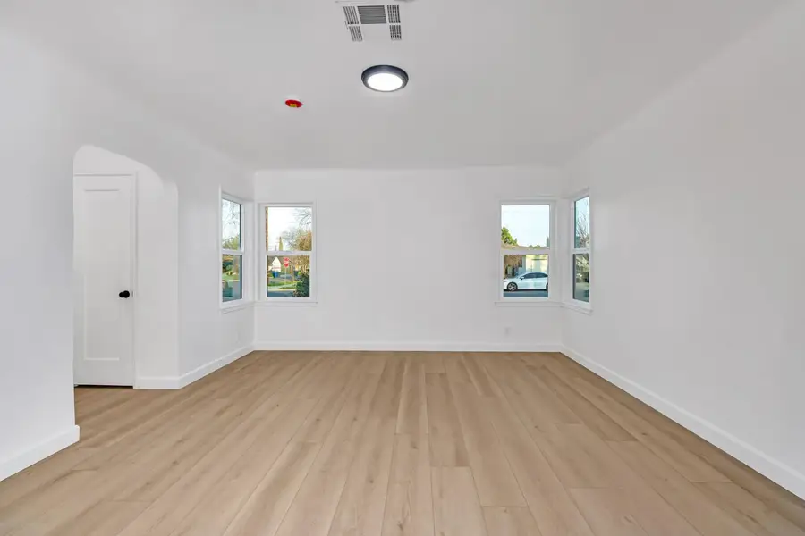 1491 N Farris Avenue, Fresno, CA 93728 - #3