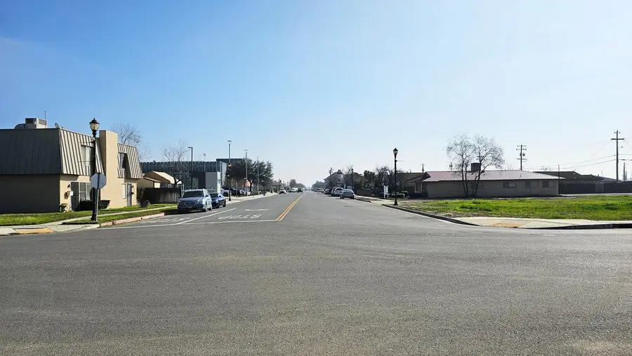 807 O Street, Firebaugh, CA 93622 - #3