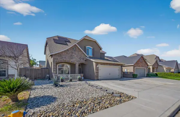 2148 La Canada, Clovis, CA 93619