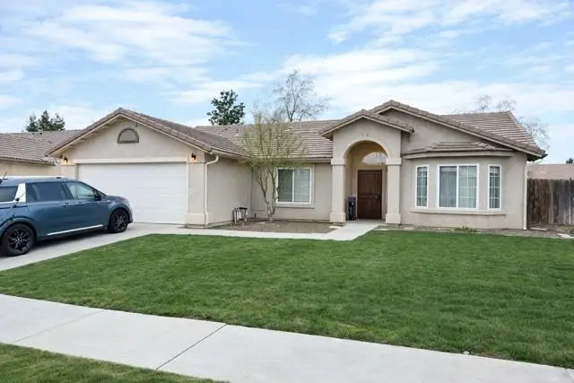 443 S Park Avenue, Kerman, CA 93630 - #1