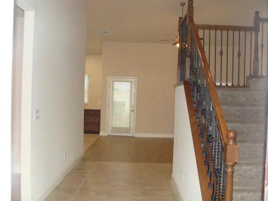 7477 N La Paz Avenue, Fresno, CA 93722 - #2