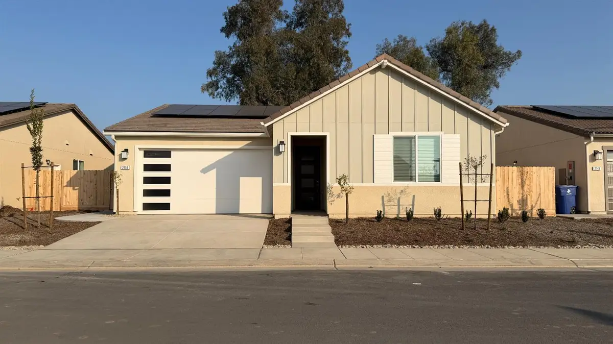 2153 N Renn Avenue, Clovis, CA 93619 - #1