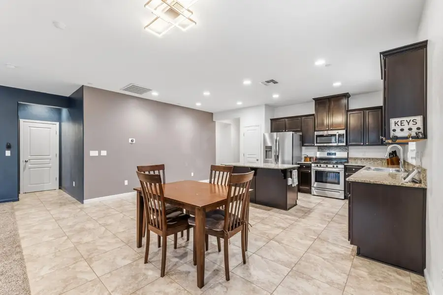 3917 E Myrtle Avenue, Visalia, CA 93292 - #3