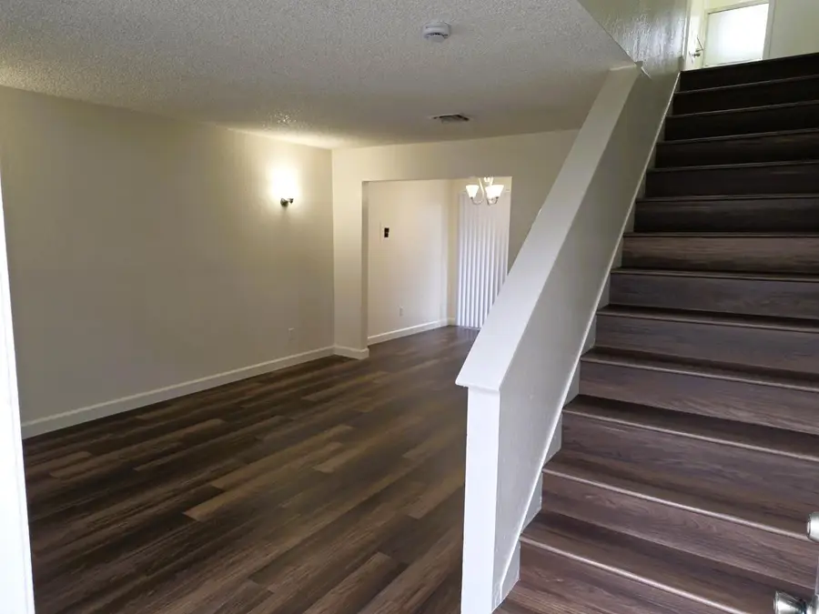 923 Minnewawa, Clovis, CA 93612 - Image #2