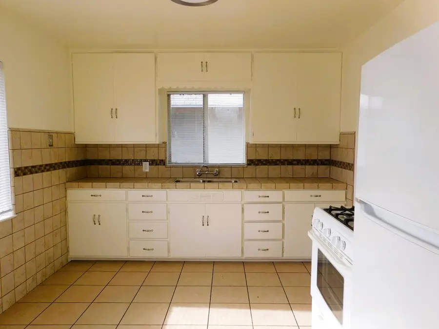 3233 E Clinton, Fresno, CA 93703 - #3