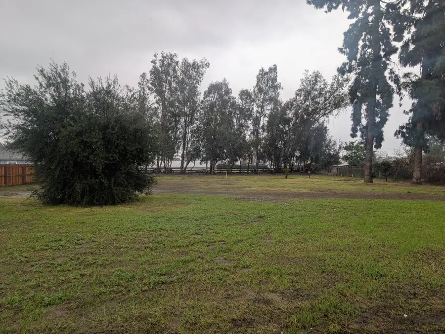 2418 N Fowler Avenue, Fresno, CA 93727 - #2