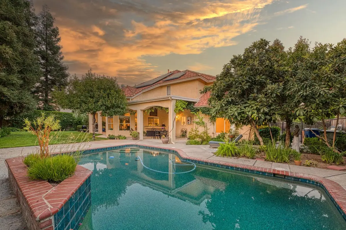 10155 N Edgewood Drive, Fresno, CA 93720 - Image #1