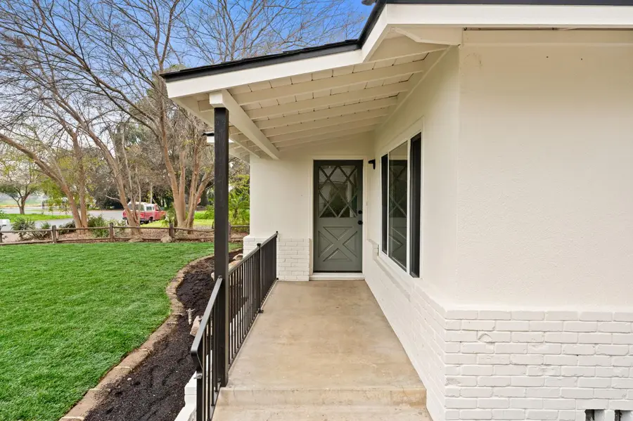 5011 E Harvey Avenue, Fresno, CA 93727 - Image #3