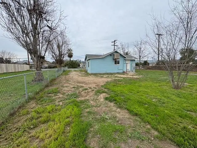 257 E Vandalia Ave, Porterville, CA 93257 - #3
