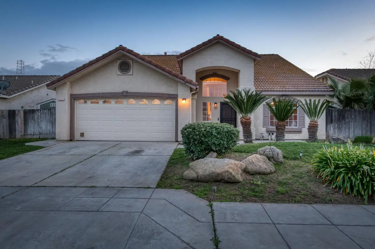 5233 W Browning Avenue, Fresno, CA 93722 - #1