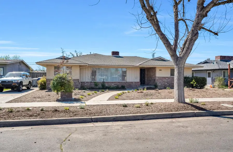 217 W Cortland Avenue, Fresno, CA 93705 - #2