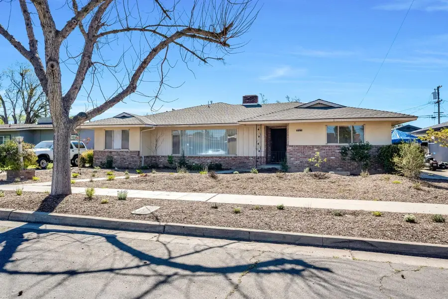 217 W Cortland Avenue, Fresno, CA 93705 - #3