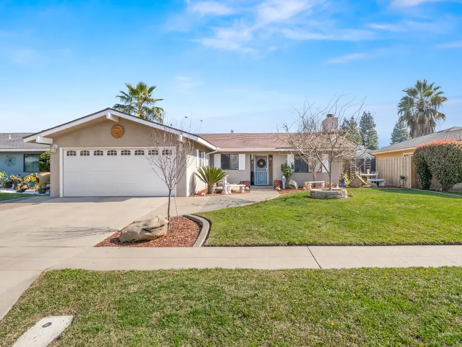 294 N Stanford Avenue, Fresno, CA 93727 - #2