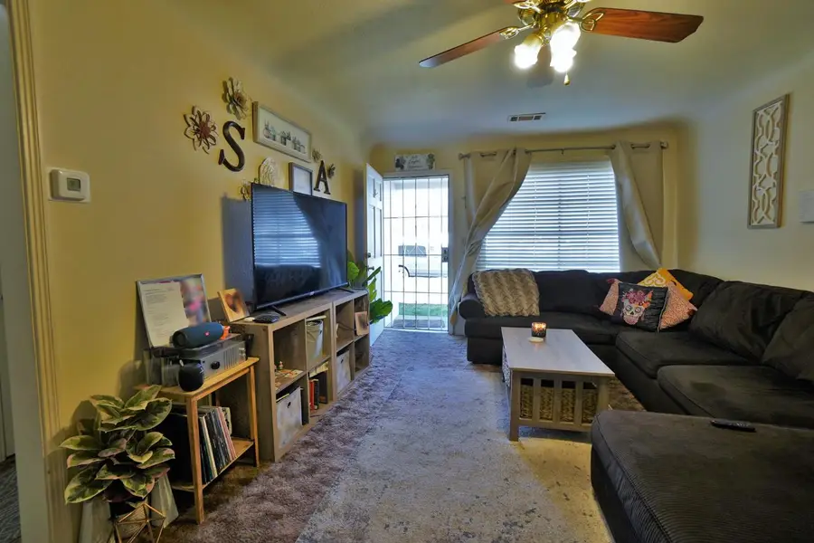 605 E Myrtle Street, Hanford, CA 93230 - #3