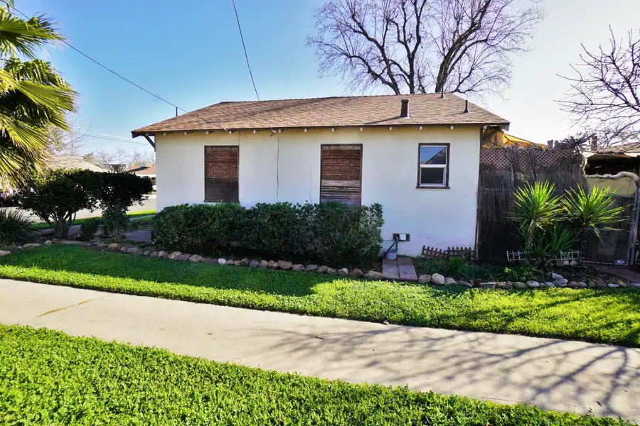 325 Neville Street, Hanford, CA 93230 - #2
