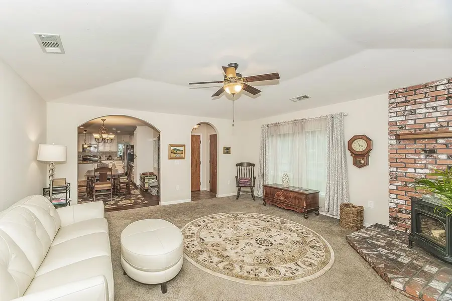 240 S Bailey Avenue, Fresno, CA 93727 - #3