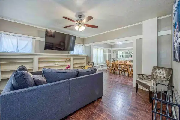 605 N Poplar Avenue, Fresno, CA 93728