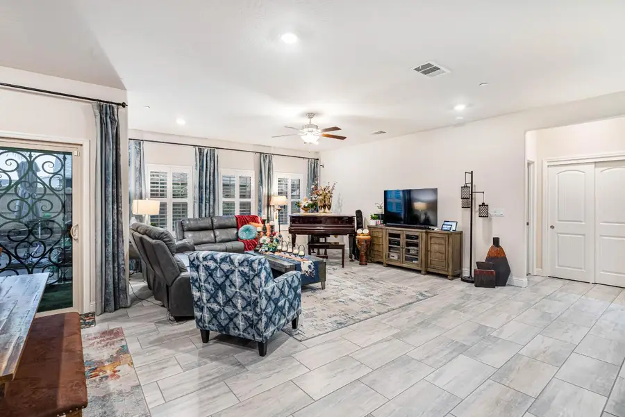 1553 N State Street, Fresno, CA 93722 - #2