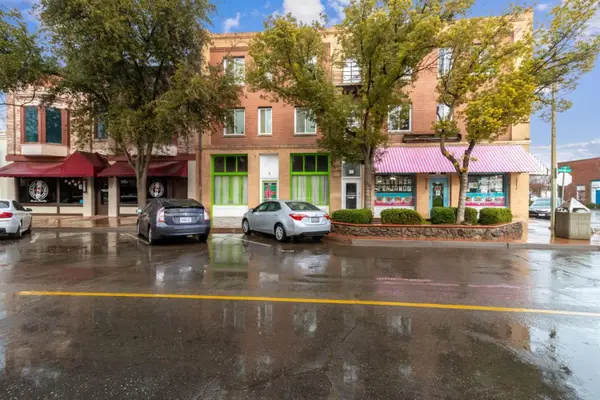 186 S L St, Dinuba, CA 93618