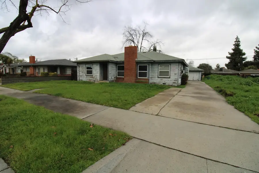 2425 E Brown Avenue, Fresno, CA 93703 - #2