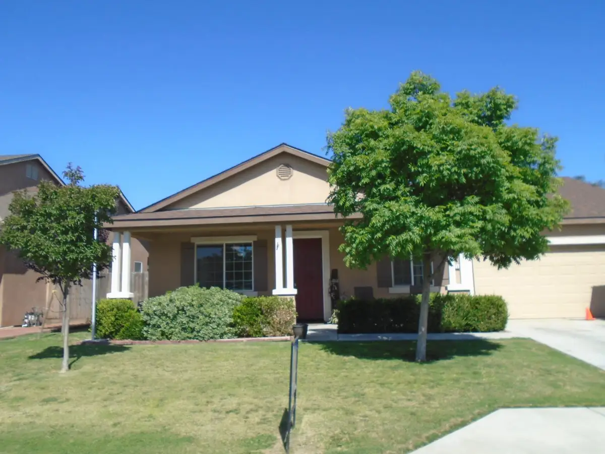 1383 Manor Avenue, Hanford, CA 93230 - #1
