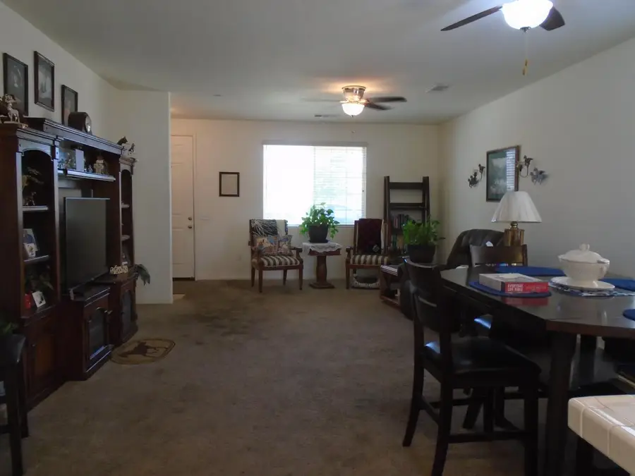 1383 Manor Avenue, Hanford, CA 93230 - #2