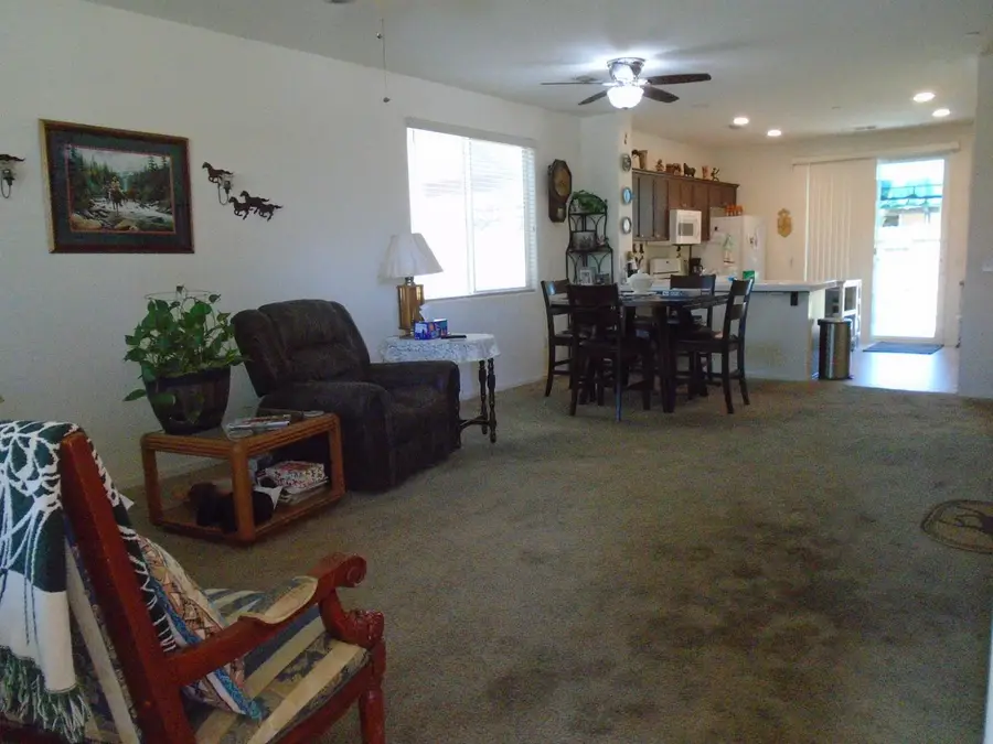 1383 Manor Avenue, Hanford, CA 93230 - #3
