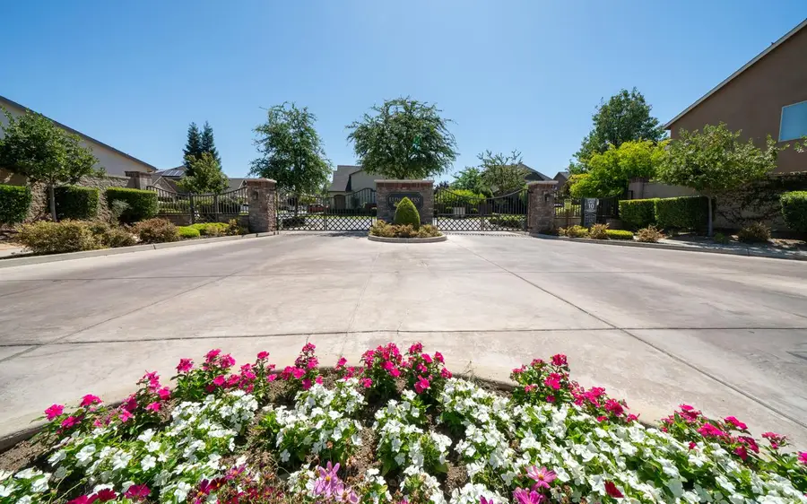 6712 W Lucas Drive, Fresno, CA 93722 - #2