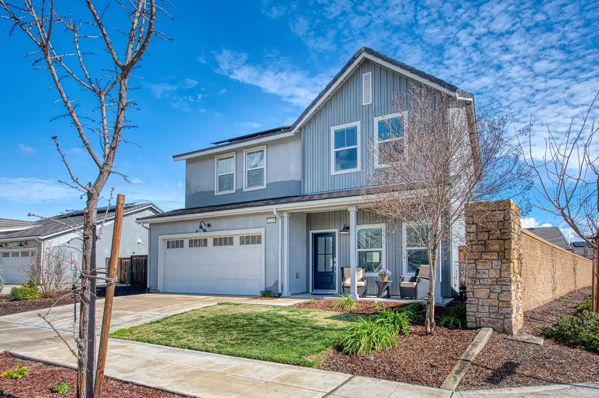 2105 N Hughes Avenue, Clovis, CA 93619 - #1