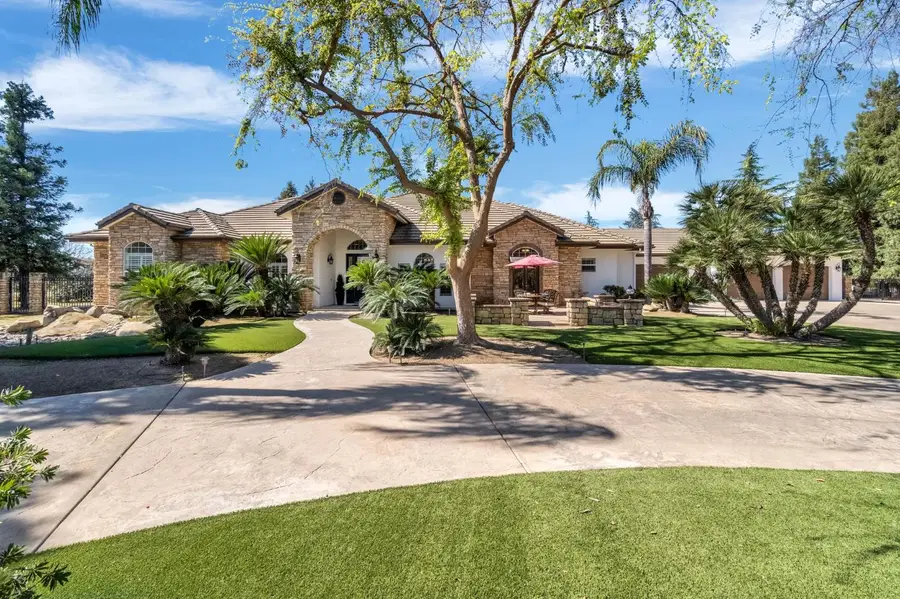 6766 E Carmalee Lane, Fresno, CA 93727 - #2