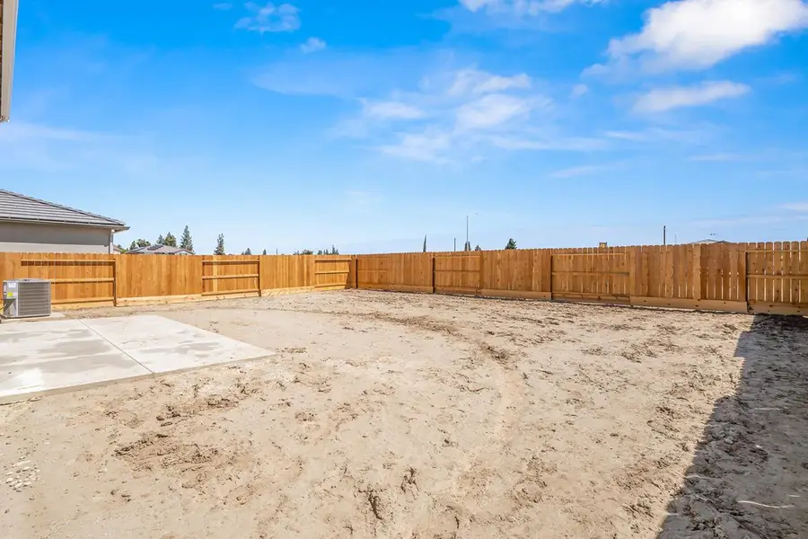 2195 S Terry Avenue, Fresno, CA 93725 - #2