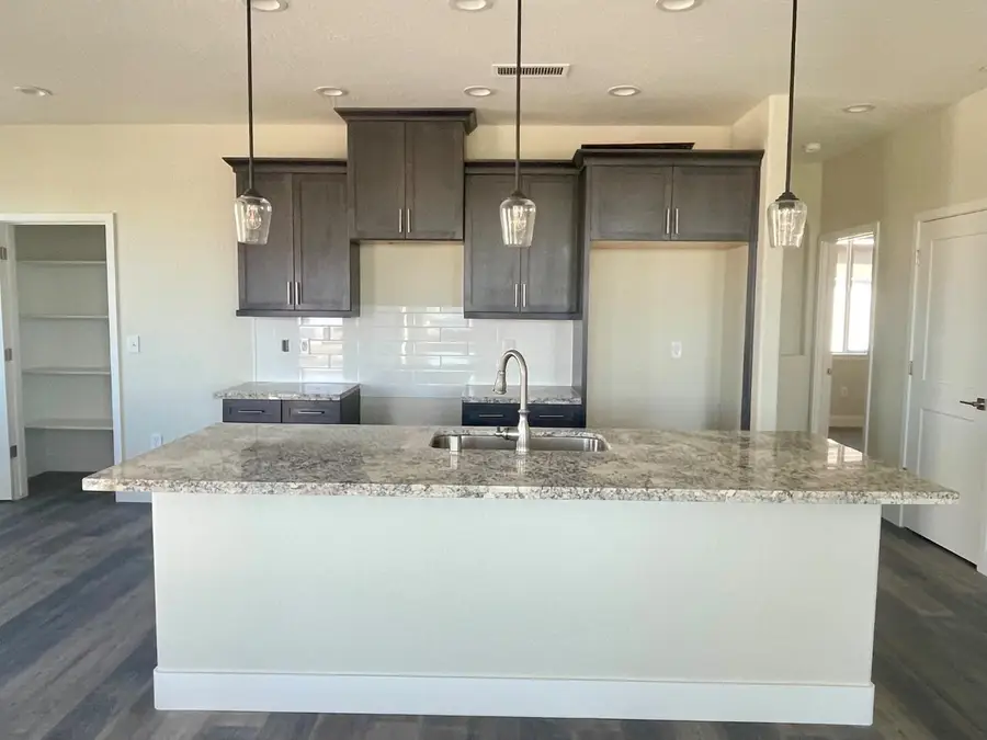 16220 West David Ave, Kerman, CA 93630 - #2