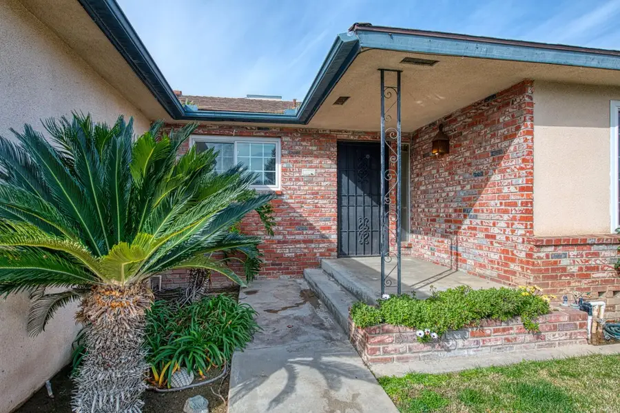 4129 N Ricewood Avenue, Fresno, CA 93705 - #3